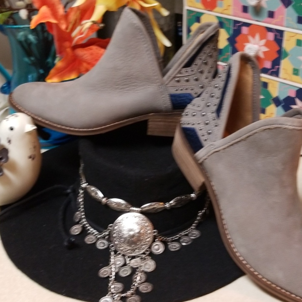NWOT  LUCKY BRAND BOOTIES - Picture 5 of 8